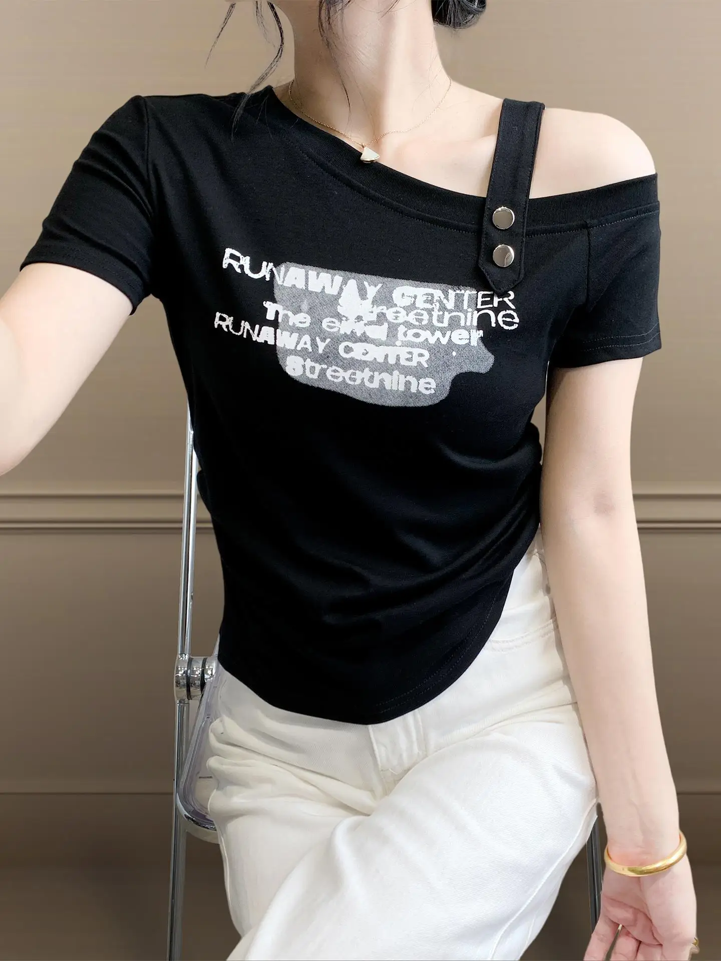 Сексуальный летний топ с открытыми плечами и косым вырезом, облегающий, из чистого хлопка, для стройного силуэта
Сексуальный летний топ с открытыми плечами и косым вырезом, облегающий, из чистого хлопка, для стройного силуэта