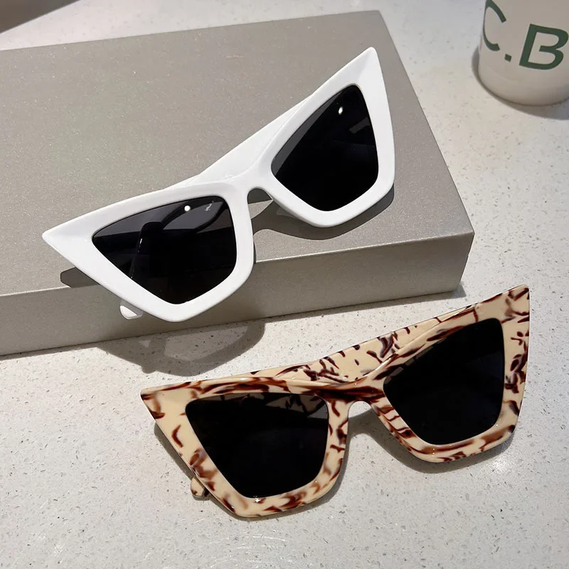 2025 New Eye Fashion Sunglasses Woman Vintage Luxury Designer Glasses Female UV400 Gafas De Sol
2025 New Eye Fashion Sunglasses Woman Vintage Luxury Designer Glasses Female UV400 Gafas De Sol
