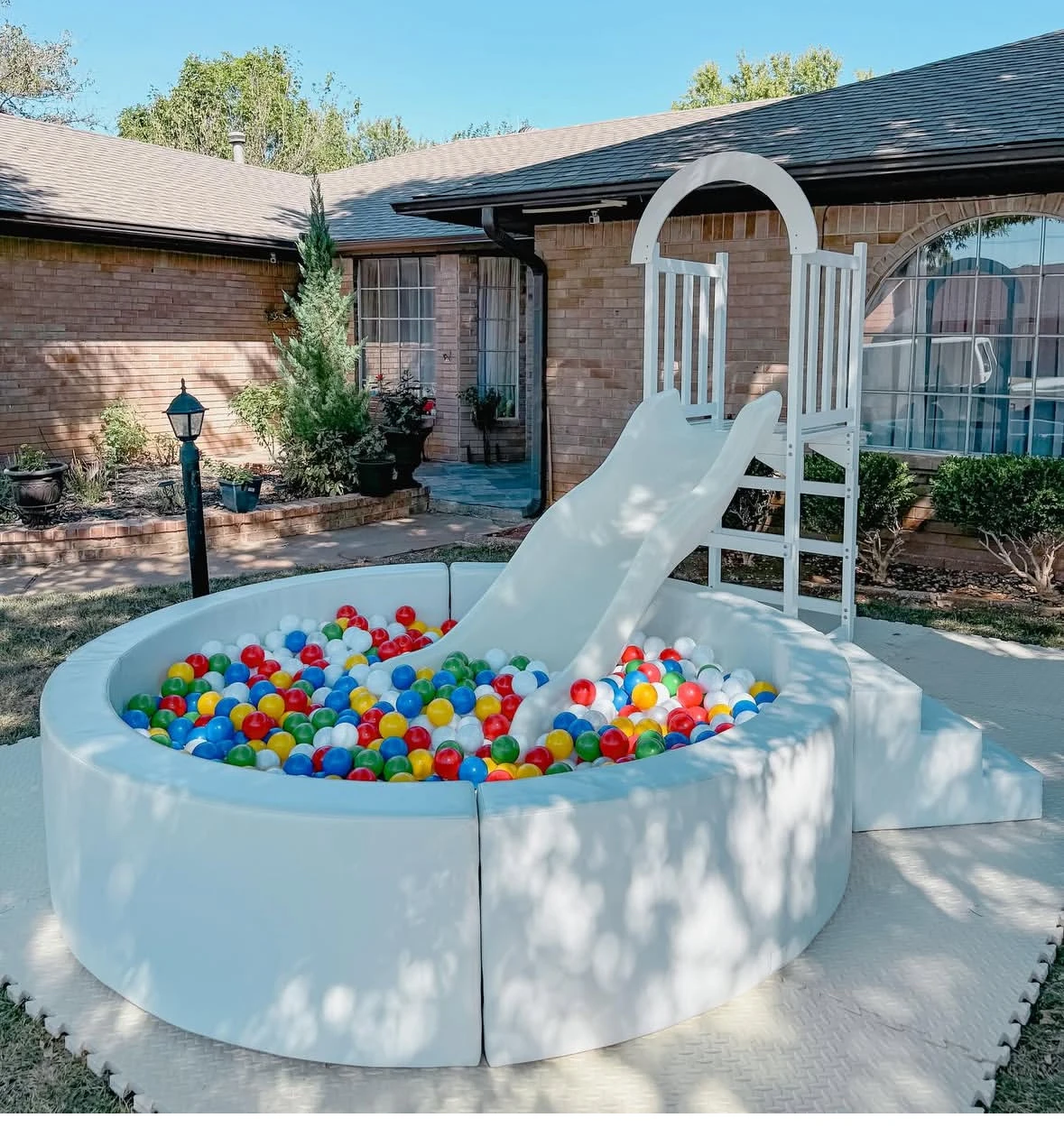Белый мягкий игровой комплекс с шариковым бассейном 7 футов и горкой, уличный игровой комплекс для детей, оборудование для мягких игр для малышей в помещении, стимулирует продажи
Белый мягкий игровой комплекс с шариковым бассейном 7 футов и горкой, уличный игровой комплекс для детей, оборудование для мягких игр для малышей в помещении, стимулирует продажи