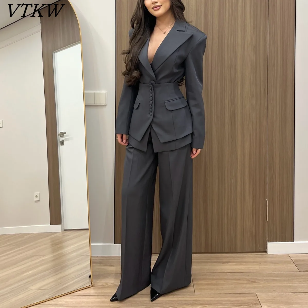 VTKW 2026 Women Gray Blazer Pants Set Belted Waist Multi Button Wide Leg Elegant Formal Fashion Two Piece Suit
VTKW 2026 Women Gray Blazer Pants Set Belted Waist Multi Button Wide Leg Elegant Formal Fashion Two Piece Suit