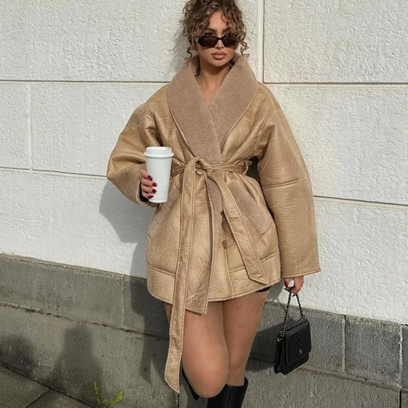 Поп двусторонняя кожаная женская куртка из меха ягненка винтажная куртка с отложным воротником и длинными рукавами на талии модные женские уличные пальто
Поп двусторонняя кожаная женская куртка из меха ягненка винтажная куртка с отложным воротником и длинными рукавами на талии модные женские уличные пальто