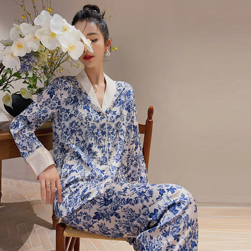 Новинка 2026 года: Элегантный женский пижамный комплект из 2 предметов (топ с длинным рукавом и брюки) с принтом, атласная домашняя одежда для сна и отдыха
Новинка 2026 года: Элегантный женский пижамный комплект из 2 предметов (топ с длинным рукавом и брюки) с принтом, атласная домашняя одежда для сна и отдыха