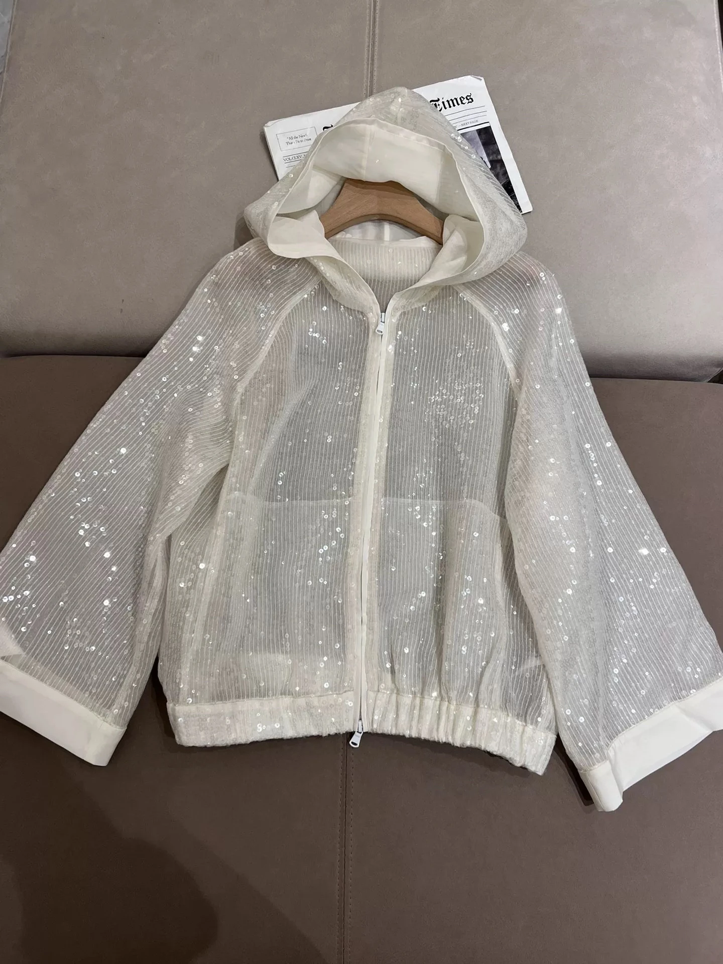 24 Spring And Summer Women's Coat High Quality Heavy Industry Sequin Double Zipper Hoodie Jacket Double Layer Silk Casual Coat
24 Spring And Summer Women's Coat High Quality Heavy Industry Sequin Double Zipper Hoodie Jacket Double Layer Silk Casual Coat