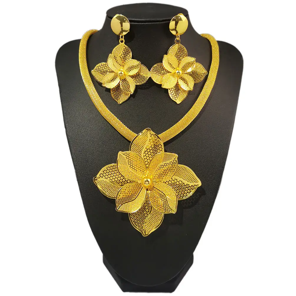 Dubai 24K Gold Plated Dubai African Jewelry European and American Women's Banquet Petal Necklace Earring Set Fashion Jewelry
Dubai 24K Gold Plated Dubai African Jewelry European and American Women's Banquet Petal Necklace Earring Set Fashion Jewelry