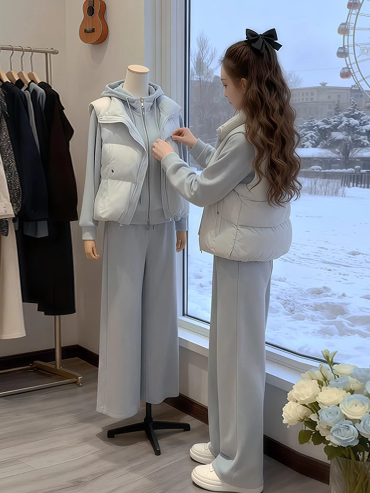 Повседневный модный комплект из трех предметов: толстовка с капюшоном, жилет и брюки с высокой талией. Теплый, облегающий осенне-зимний костюм для женщин.
Повседневный модный комплект из трех предметов: толстовка с капюшоном, жилет и брюки с высокой талией. Теплый, облегающий осенне-зимний костюм для женщин.
