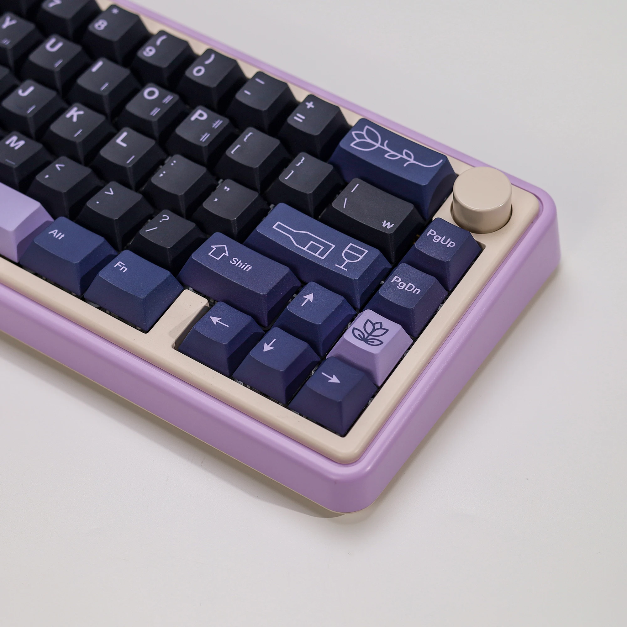 KBDiy GMK First Love Keycap Корейский Ретро Фиолетовый Вишневый Профиль Alice Split PBT Колпачки Для 60 Магнитная Механическая Клавиатура Геймер 
KBDiy GMK First Love Keycap Корейский Ретро Фиолетовый Вишневый Профиль Alice Split PBT Колпачки Для 60 Магнитная Механическая Клавиатура Геймер