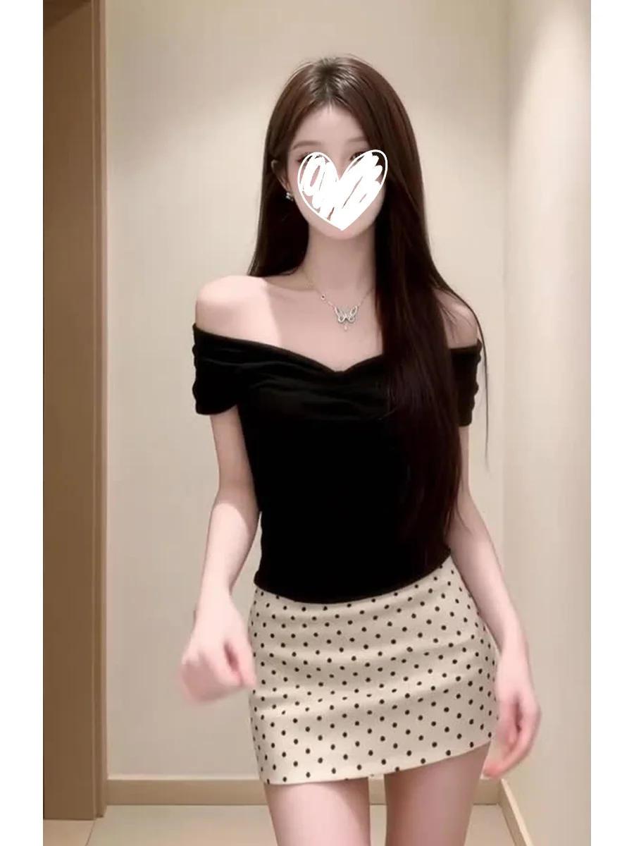 Black Polka Dot A-Line Skirt Three-Way Short Sleeve Set Women's Fashion Spring Summer Slimming One-Shoulder Outfit
Black Polka Dot A-Line Skirt Three-Way Short Sleeve Set Women's Fashion Spring Summer Slimming One-Shoulder Outfit