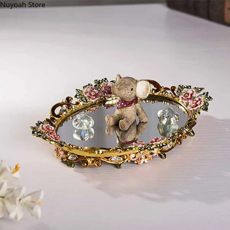 European Style Retro Metal Mirror Tray Jewelry Jewelry Ring Storage Tray European Style Living Room Decoration Accessories
European Style Retro Metal Mirror Tray Jewelry Jewelry Ring Storage Tray European Style Living Room Decoration Accessories