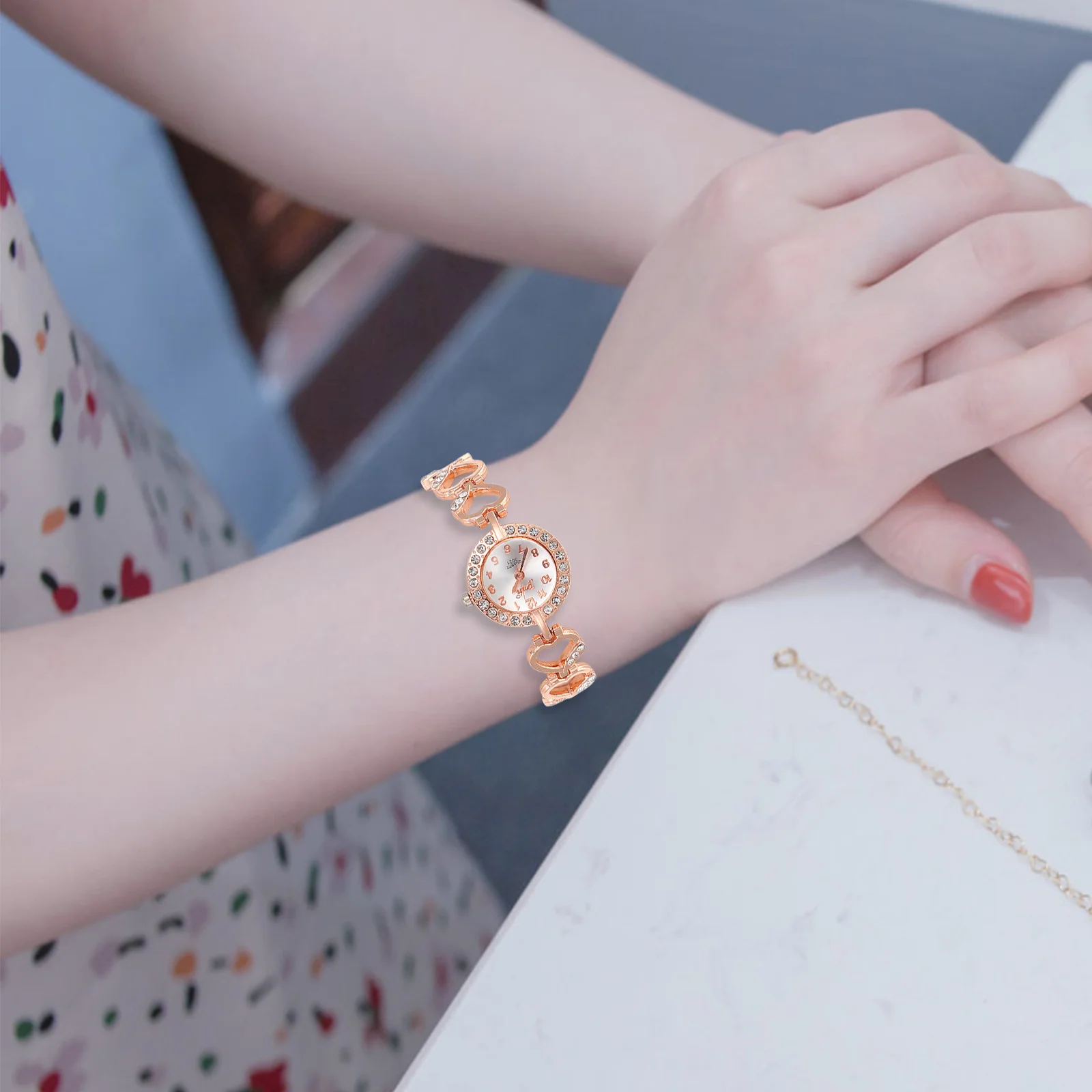 Full Rhinestone Heart Quartz Watch Rose Wrist Decoration Women Digital Watch Chic Accurate Timekeeping
Full Rhinestone Heart Quartz Watch Rose Wrist Decoration Women Digital Watch Chic Accurate Timekeeping