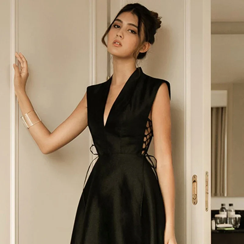 Black Sexy Dresses Women Spaghetti Vintage Deep V Neck Elegant Bodycon Dress Streetwear Sleeveless Luxury Satin Vestido Party
Black Sexy Dresses Women Spaghetti Vintage Deep V Neck Elegant Bodycon Dress Streetwear Sleeveless Luxury Satin Vestido Party