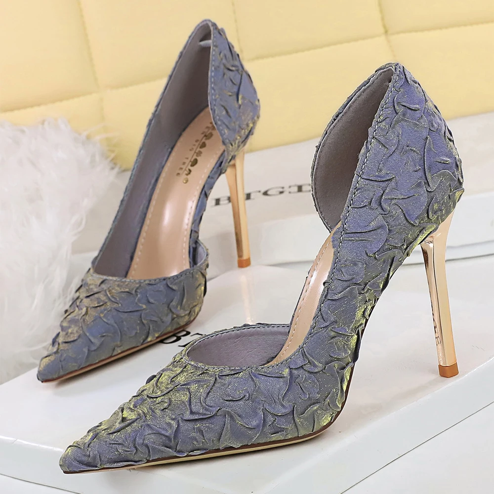 BIGTREE Shoes Women Pumps Wrinkled Satin Elegant High Heels Evening Gown Banquet Women Heels Stiletto 11 Cm Sexy Party Shoes
BIGTREE Shoes Women Pumps Wrinkled Satin Elegant High Heels Evening Gown Banquet Women Heels Stiletto 11 Cm Sexy Party Shoes