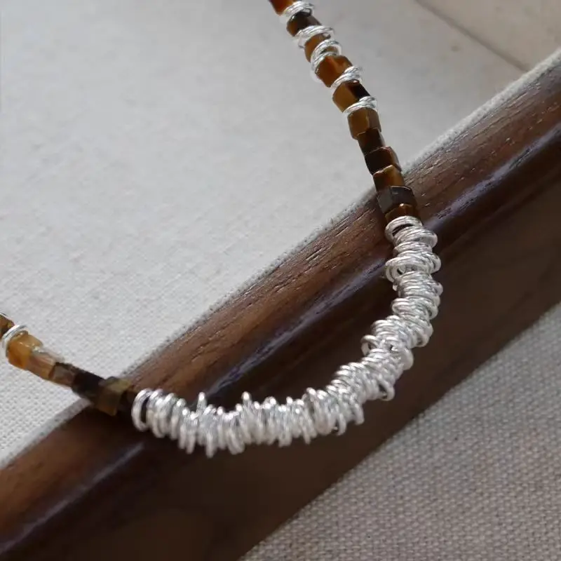 New Tiger's Eye Stone Necklace Accessories High-end Maillard Clavicle Chain Women's Necklace Accessories Light Luxury Niche Swea
New Tiger's Eye Stone Necklace Accessories High-end Maillard Clavicle Chain Women's Necklace Accessories Light Luxury Niche Swea