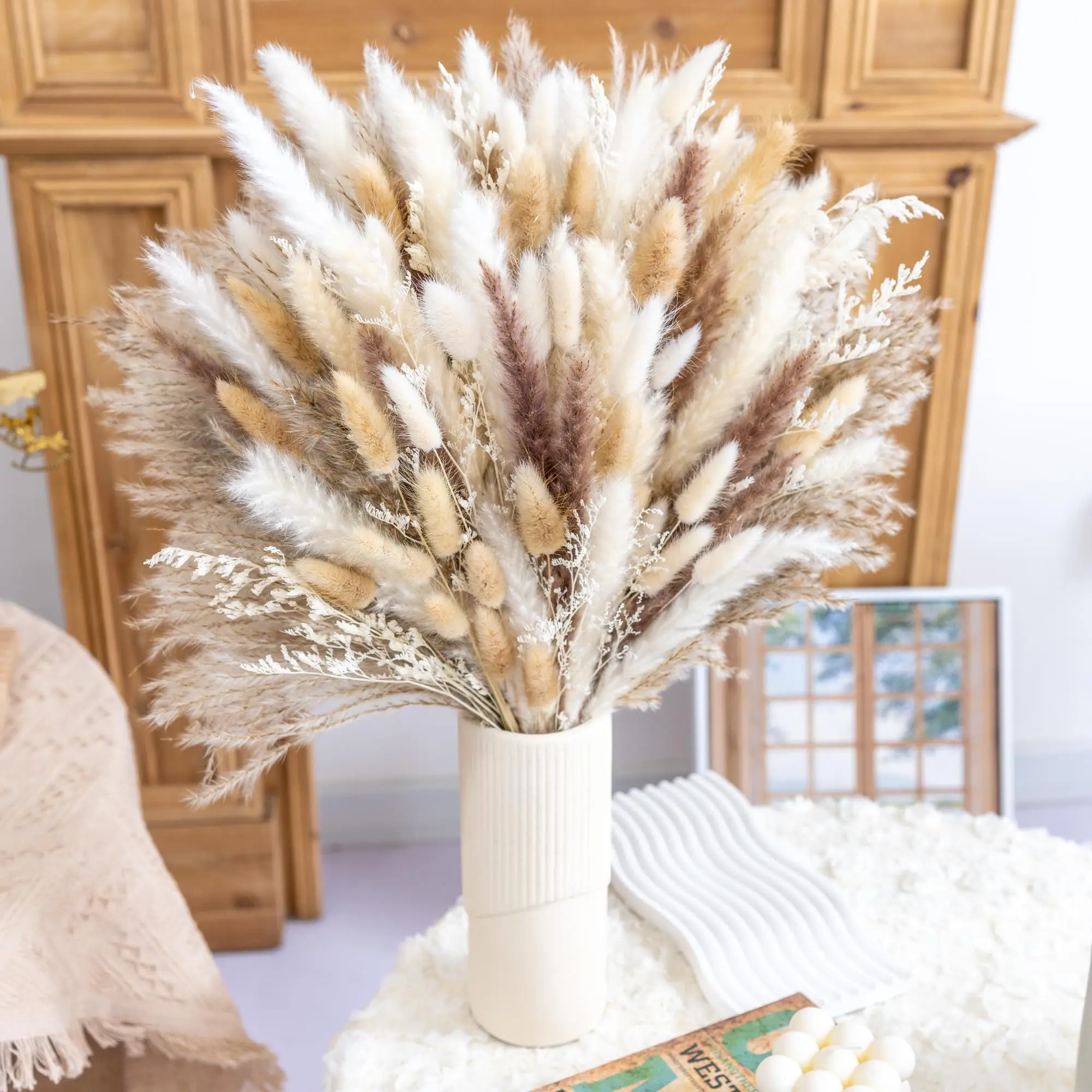 180PCS Natural Dried Pampas Grass Boho Dried Flowers Bouquet for Table Centerpiece Wedding Dining Living Room Office Decoration
180PCS Natural Dried Pampas Grass Boho Dried Flowers Bouquet for Table Centerpiece Wedding Dining Living Room Office Decoration