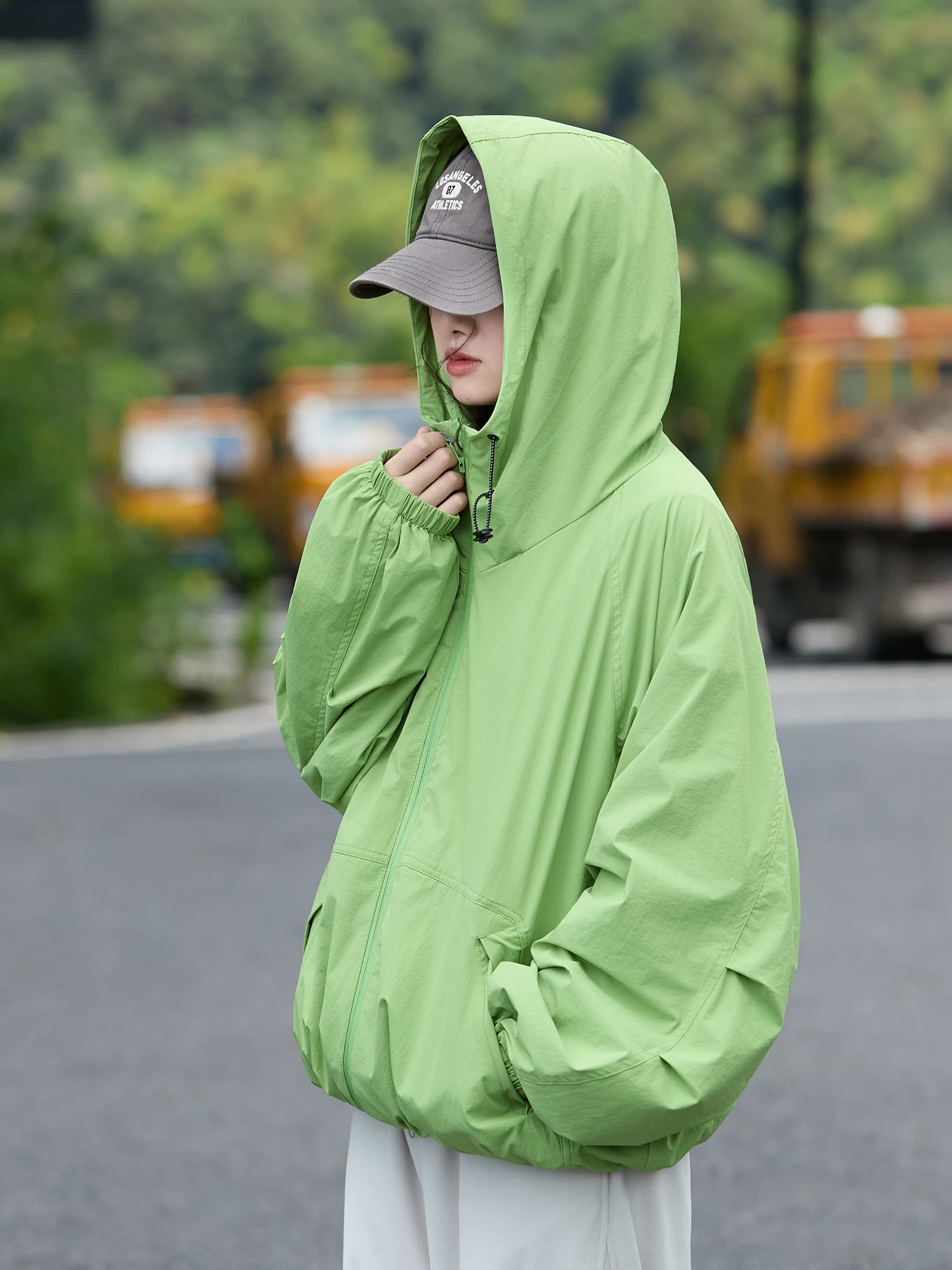 Водостойкая ветрозащитная куртка на открытом воздухе с подкладкой Fce, женская повседневная куртка-бомбер свободного покроя для пар, теплое пальто Sli ort
Водостойкая ветрозащитная куртка на открытом воздухе с подкладкой Fce, женская повседневная куртка-бомбер свободного покроя для пар, теплое пальто Sli ort