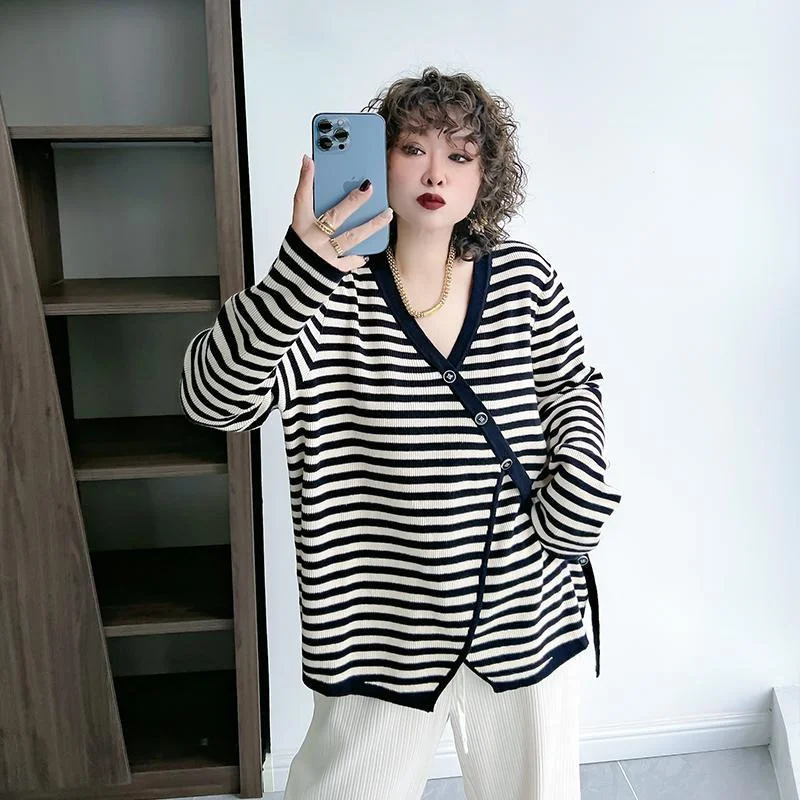 plus Size Knitwear V-Ne Striped Women's T-irt Autumn Faionable Casual Loose Fit ape Pear ape Faion Design
plus Size Knitwear V-Ne Striped Women's T-irt Autumn Faionable Casual Loose Fit ape Pear ape Faion Design