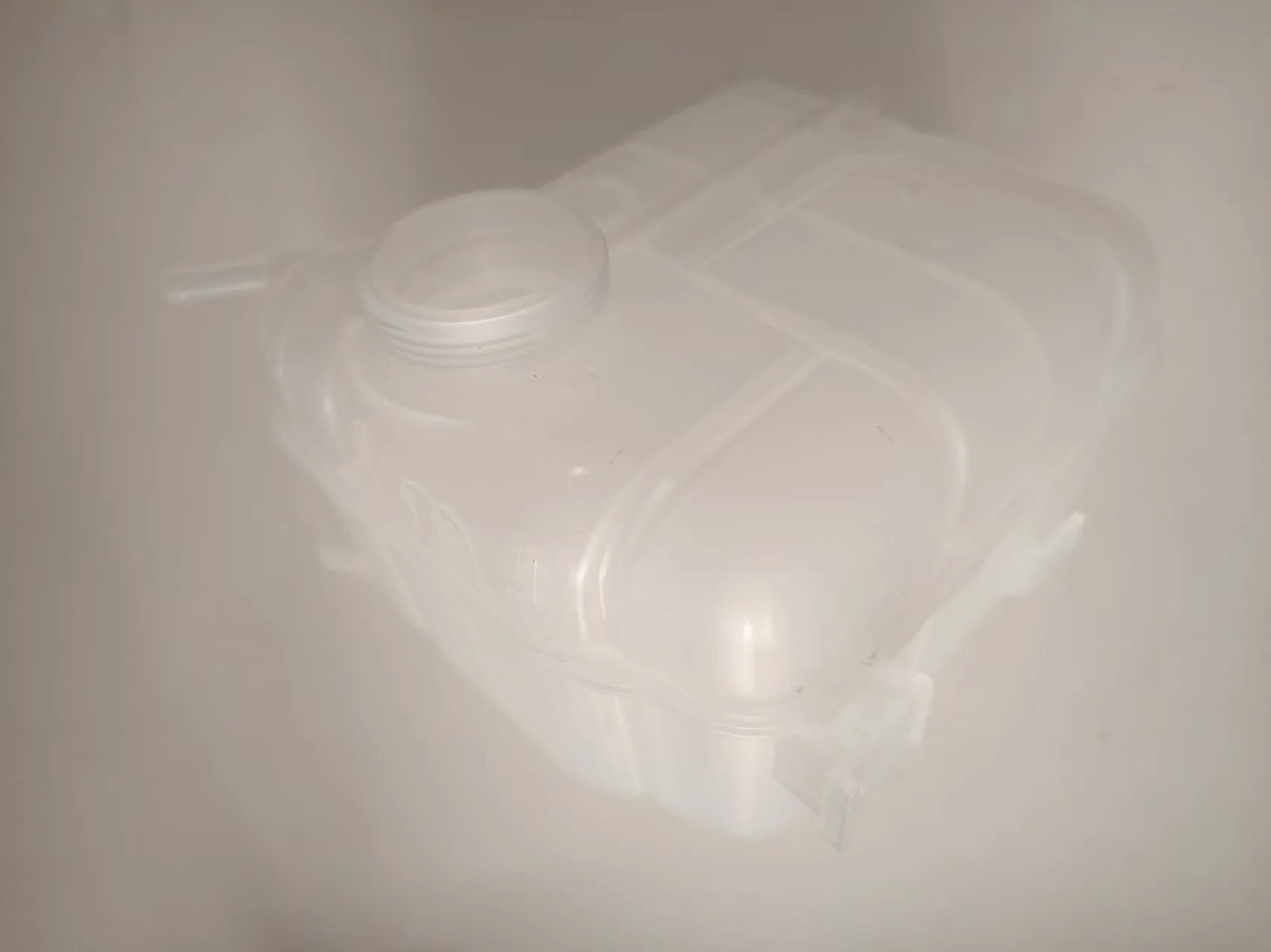 13220124 22924025 Water Tank Reservoir, Water Tank Kettle, Antifreeze Fluid Kettle, Radiator Fluid Reservoir Suitable for Buick, Chevrolet, Regal, Lacrosse, Excelle, Malibu, Cadillac Xts Models
13220124 22924025 Water Tank Reservoir, Water Tank Kettle, Antifreeze Fluid Kettle, Radiator Fluid Reservoir Suitable for Buick, Chevrolet, Regal, Lacrosse, Excelle, Malibu, Cadillac Xts Models