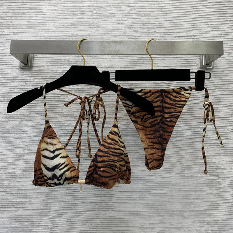 Sexy Tiger Print Bikini Swimsuit Strap Halter Bra And Thong Underwear Set Women's Fashion Ensemble Polyester Fabric Swimwear
Sexy Tiger Print Bikini Swimsuit Strap Halter Bra And Thong Underwear Set Women's Fashion Ensemble Polyester Fabric Swimwear