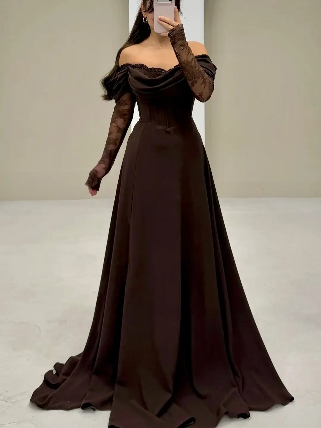 Chocolate Brown A Line Evening Dresses Off Shoulder Long Sleeves Lace Prom Gowns Floor Length Customized Special Occasion Dress
Chocolate Brown A Line Evening Dresses Off Shoulder Long Sleeves Lace Prom Gowns Floor Length Customized Special Occasion Dress