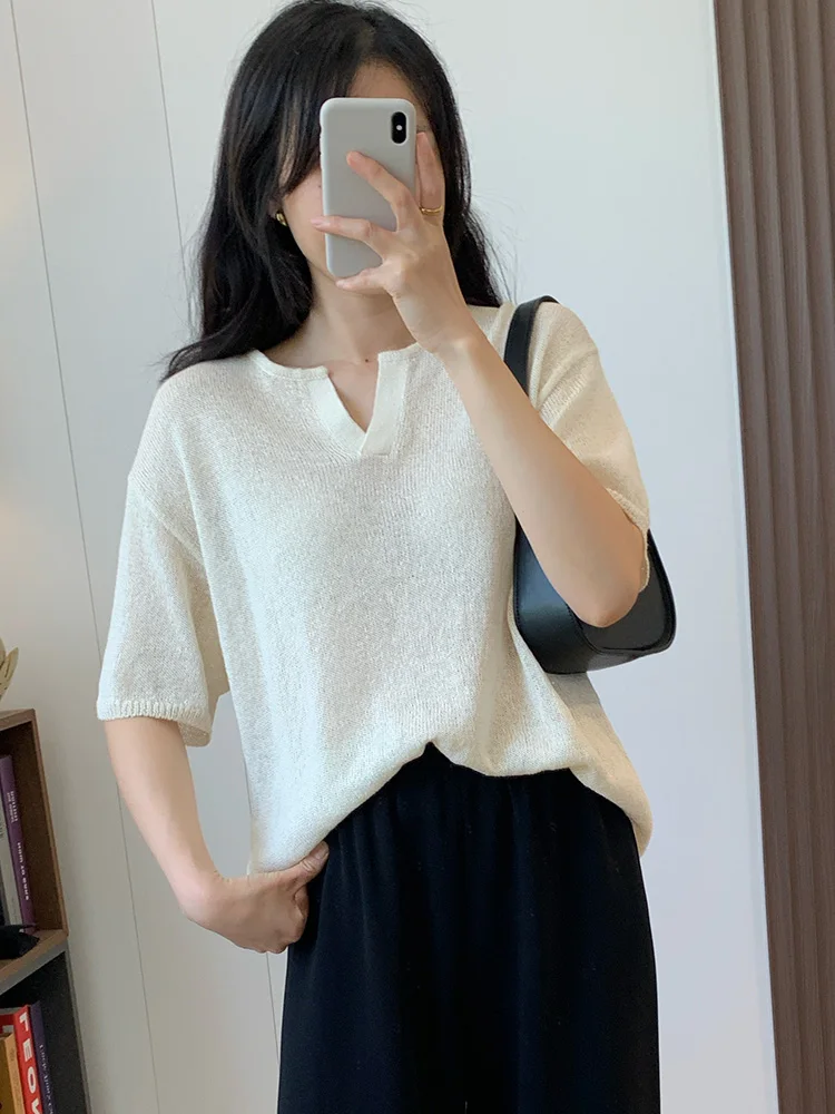 Простая трикотажная футболка с V-образным вырезом и коротким рукавом, повседневный топ из шелковистой ткани с открытым вырезом горловины
Простая трикотажная футболка с V-образным вырезом и коротким рукавом, повседневный топ из шелковистой ткани с открытым вырезом горловины