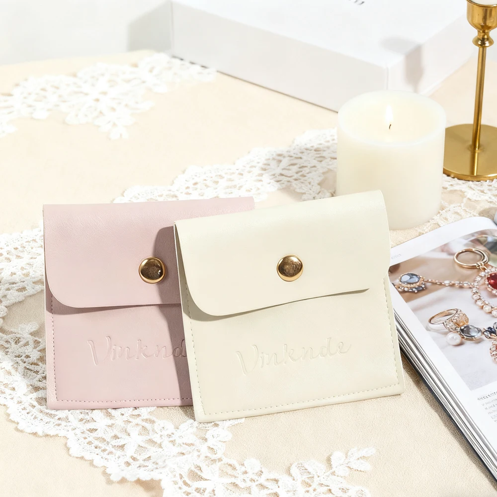 50 шт., кожаные мешочки для ювелирных изделий с персонализированным логотипом, сумки на кнопках, серьги на заказ, упаковка, брошь, кольцо, подарочные пакеты, оптовая продажа
50 шт., кожаные мешочки для ювелирных изделий с персонализированным логотипом, сумки на кнопках, серьги на заказ, упаковка, брошь, кольцо, подарочные пакеты, оптовая продажа