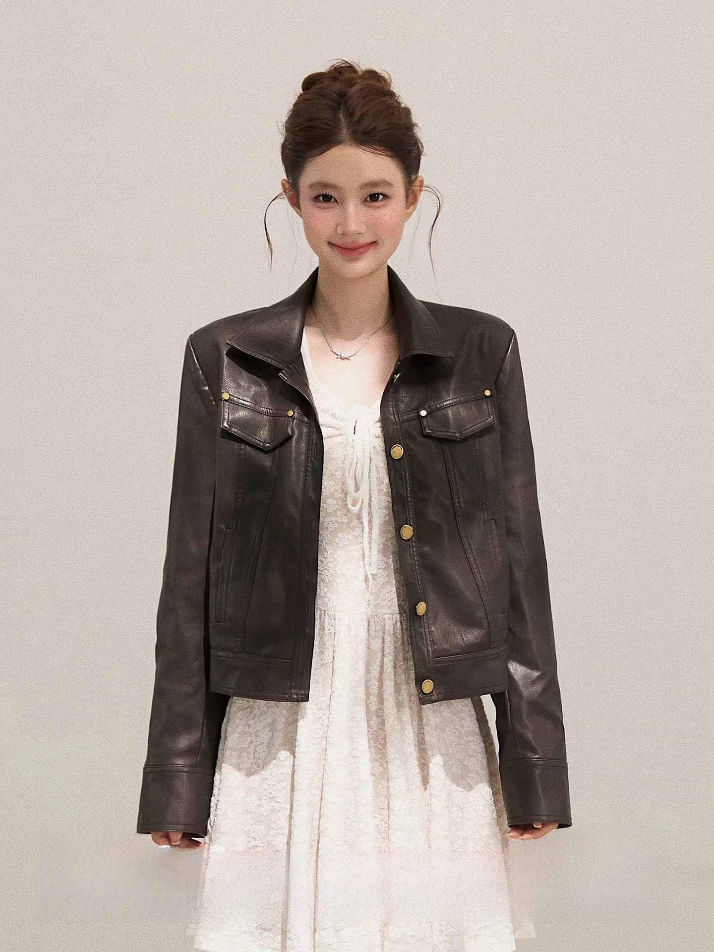 Женская кожаная куртка Exaant в стиле ретро, приталенная, черная/кофейного цвета, с воротником-стойкой, модный осенний топ
Женская кожаная куртка Exaant в стиле ретро, приталенная, черная/кофейного цвета, с воротником-стойкой, модный осенний топ