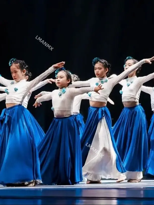 Children's dance performance costume, Chinese style jazz dance, elegant big skirt, street dance performance costume
Children's dance performance costume, Chinese style jazz dance, elegant big skirt, street dance performance costume