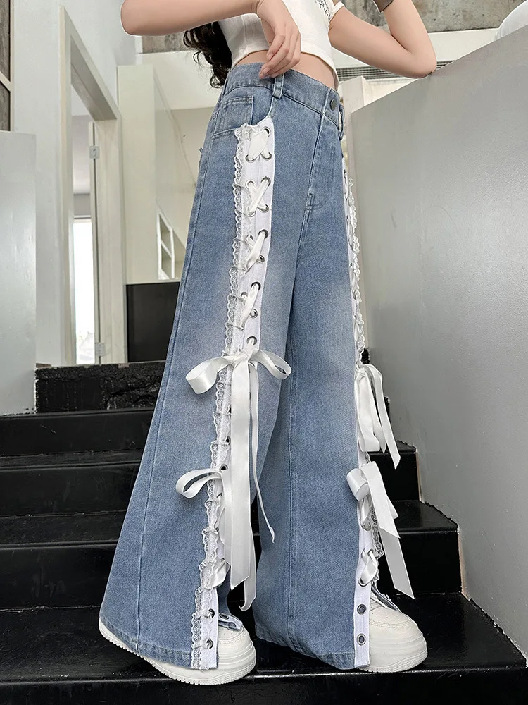 Girls Heavy Crafted Jeans with Bow strap design Summer New Style Children Trendy Cool Lace Ribbon Wide Leg Pants Kids Trousers
Girls Heavy Crafted Jeans with Bow strap design Summer New Style Children Trendy Cool Lace Ribbon Wide Leg Pants Kids Trousers