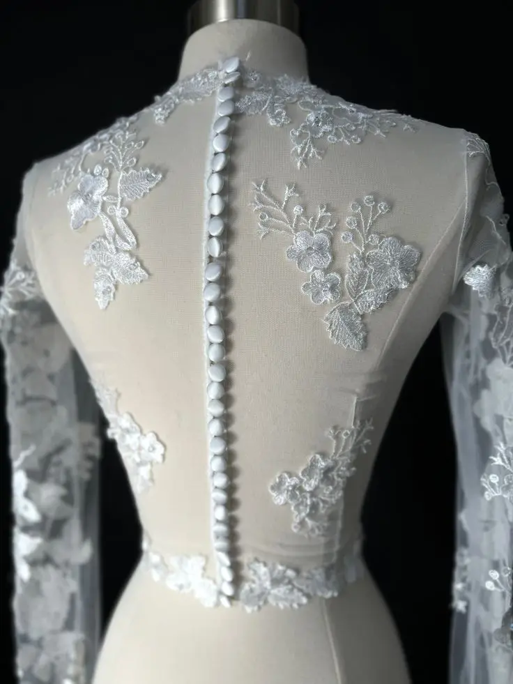 Кружевные аппликации, свадебные болеро с длинными рукавами, куртка невесты с v-образным вырезом, официальная вечеринка, свадебные плечи, женские накидки, накидки
Кружевные аппликации, свадебные болеро с длинными рукавами, куртка невесты с v-образным вырезом, официальная вечеринка, свадебные плечи, женские накидки, накидки