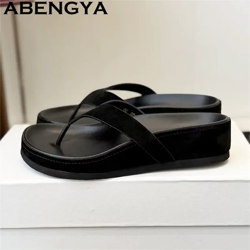 Новые летние шлепанцы-мюли на платформе с танкеткой 2026 года, женские, с круглым носком, на толстой подошве, повседневные пляжные туфли, модные шлепанцы
Новые летние шлепанцы-мюли на платформе с танкеткой 2026 года, женские, с круглым носком, на толстой подошве, повседневные пляжные туфли, модные шлепанцы