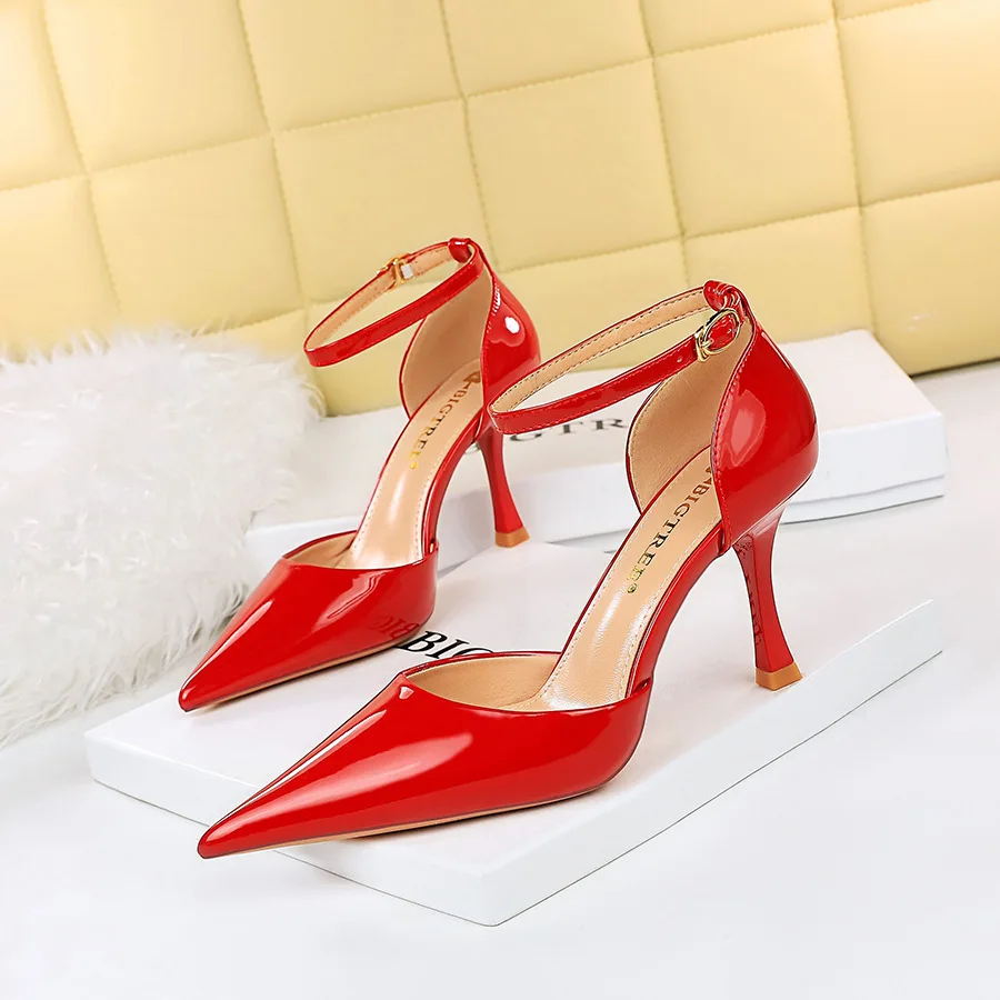 Women Pumps Style Simple Wine Super High Heel Shallow Mouth Pointed Lacquer Leather Sexy Hollow Shoes With Sandals туфли женские
Women Pumps Style Simple Wine Super High Heel Shallow Mouth Pointed Lacquer Leather Sexy Hollow Shoes With Sandals туфли женские