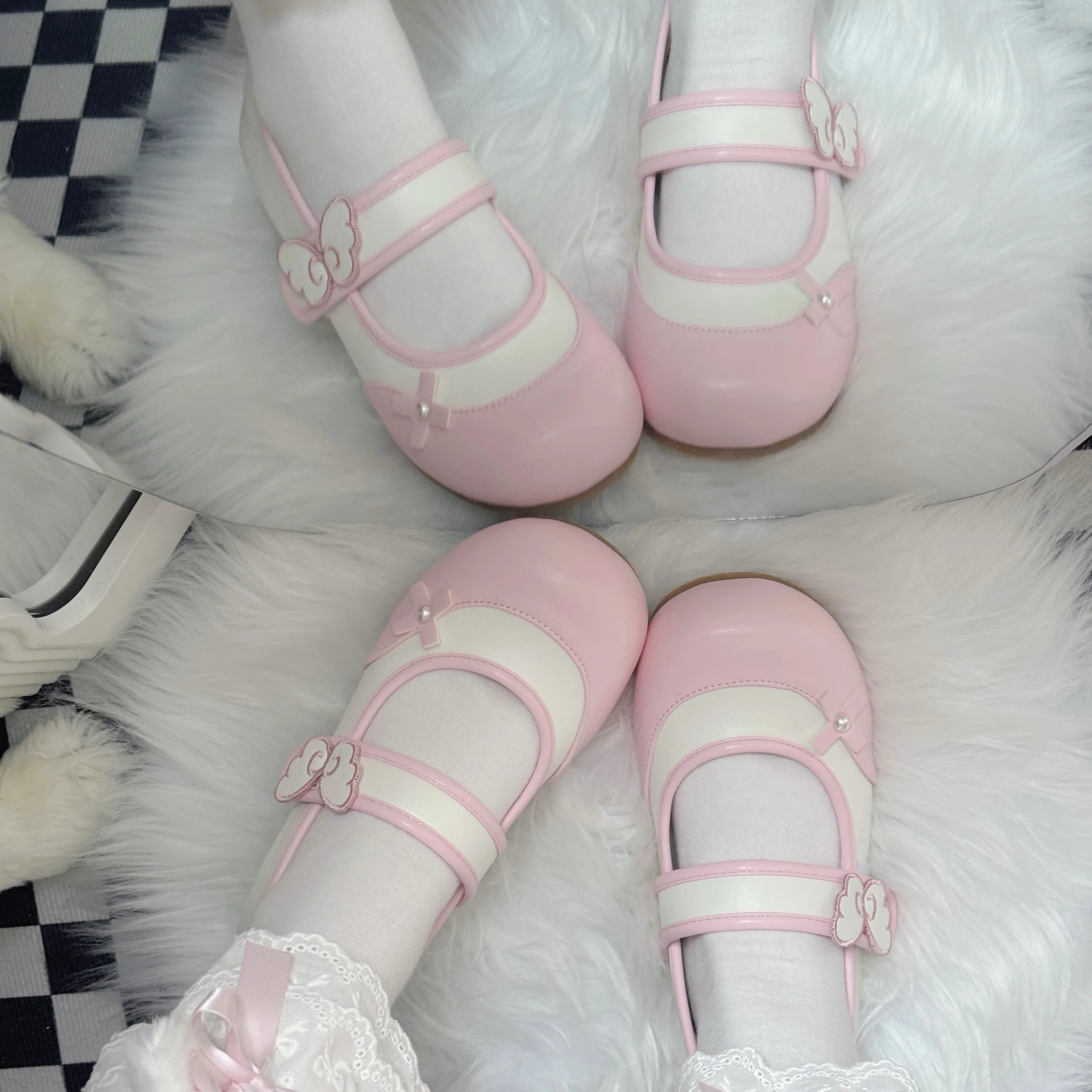 Розовая женская обувь Kawaii Lolita на плоской подошве, непромокаемая кожаная обувь Мэри Джейн с жемчугом, повседневные летние туфли-лодочки на низком каблуке
Розовая женская обувь Kawaii Lolita на плоской подошве, непромокаемая кожаная обувь Мэри Джейн с жемчугом, повседневные летние туфли-лодочки на низком каблуке