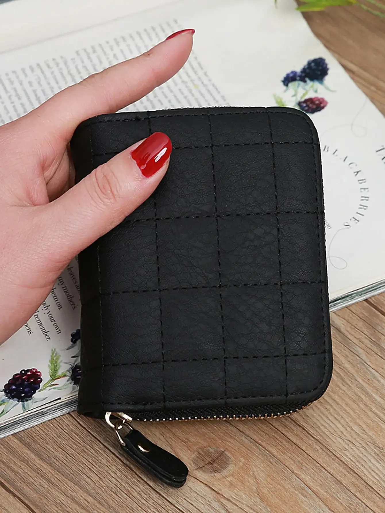 Women's Mini Embroidered Leather Clutch Wallet With Zipper Grid Pattern Short Style Card Holder School Supplies Teacher Gifts Ba
Women's Mini Embroidered Leather Clutch Wallet With Zipper Grid Pattern Short Style Card Holder School Supplies Teacher Gifts Ba