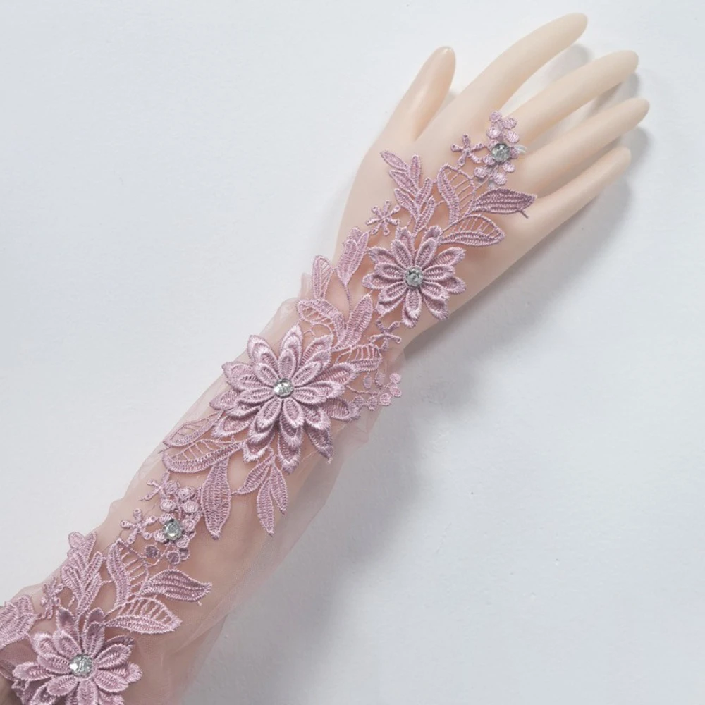 New Lace Embroidery Bridal Gown Mittens Long Pearl Banquet Gloves Diamond Hollow Out Wedding Bridal Gloves Clothing Accessories
New Lace Embroidery Bridal Gown Mittens Long Pearl Banquet Gloves Diamond Hollow Out Wedding Bridal Gloves Clothing Accessories