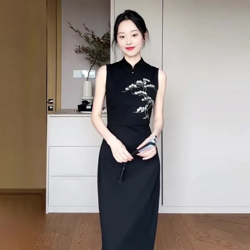 Women Black Embroidered Chinese Dress Stand Up Collar Sleeveless Modern Cheongsam Party Qipao Dresses Vestidos De Verano Mujer
Women Black Embroidered Chinese Dress Stand Up Collar Sleeveless Modern Cheongsam Party Qipao Dresses Vestidos De Verano Mujer
