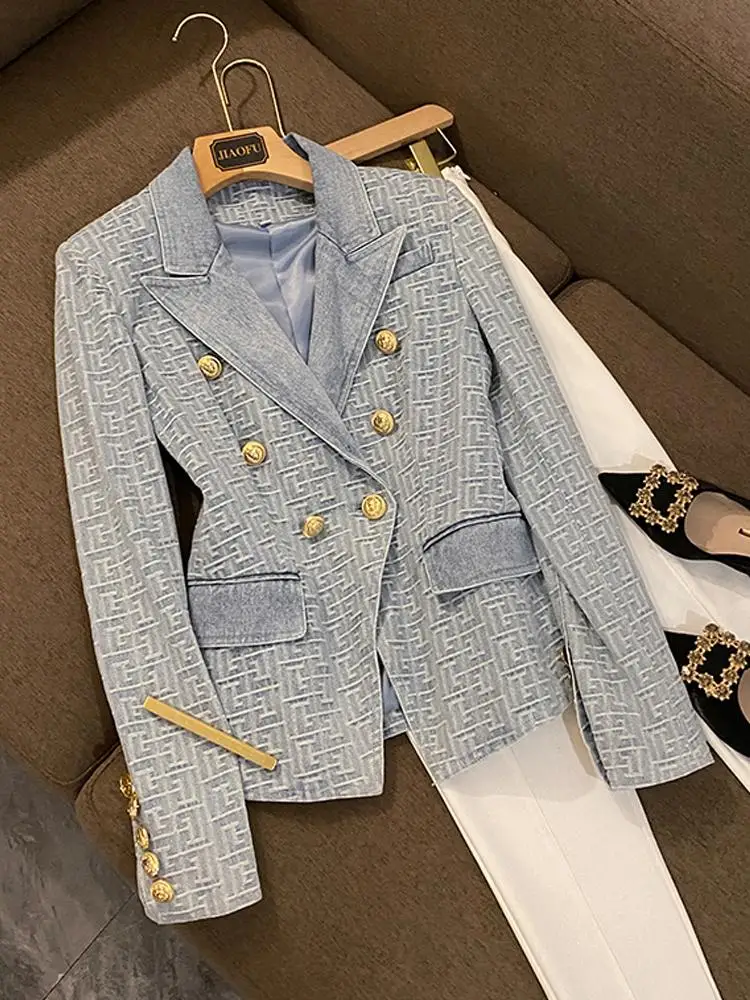 Двубортный приталенный джинсовый костюм с вышивкой «Лев» и пуговицами «лабиринт» Jaet A644 для поездок на работу Long Sve Regular Length 
Двубортный приталенный джинсовый костюм с вышивкой «Лев» и пуговицами «лабиринт» Jaet A644 для поездок на работу Long Sve Regular Length