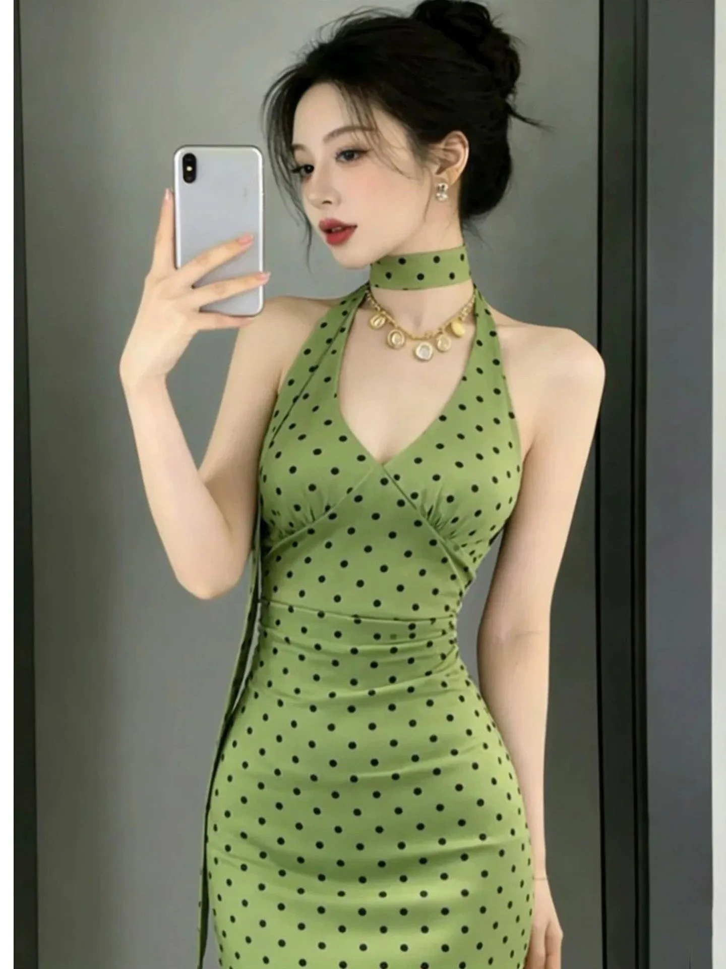 Unique Beautiful Green V-Neck Polka Dot Skirt Dress Women's Summer Sexy Slim Fit High Waist Backless Korean Style Dress
Unique Beautiful Green V-Neck Polka Dot Skirt Dress Women's Summer Sexy Slim Fit High Waist Backless Korean Style Dress