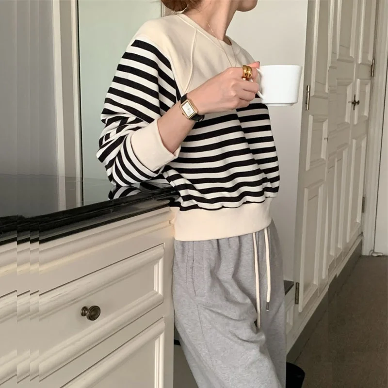 American Style Color Block Stripe Short Sleeve Women's Sweatshirt round Neck Long Sleeve Commute Style Autumn New Design Top
American Style Color Block Stripe Short Sleeve Women's Sweatshirt round Neck Long Sleeve Commute Style Autumn New Design Top
