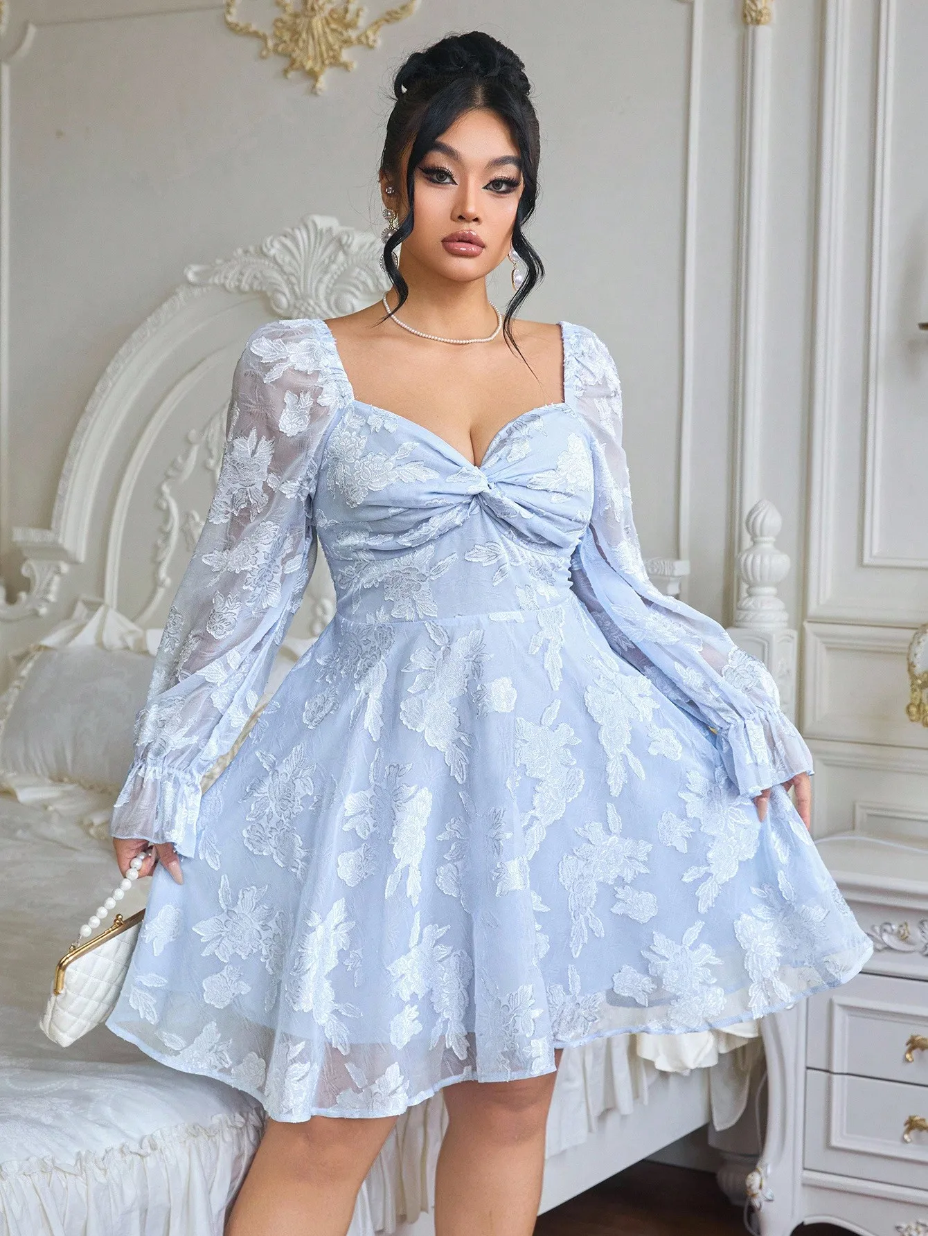 Plus Size Light Blue Floral Lace Dress with Lantern Sleeves and Twist Front
Plus Size Light Blue Floral Lace Dress with Lantern Sleeves and Twist Front