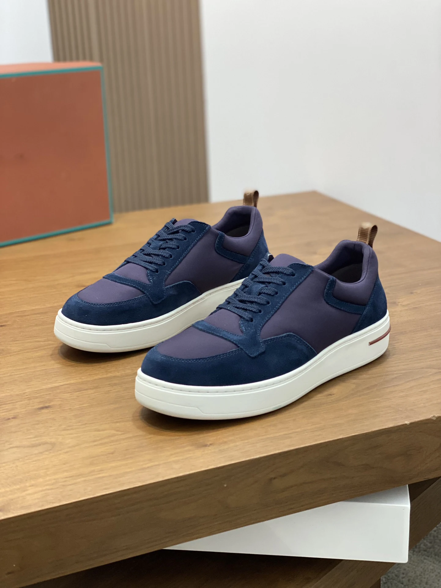 Luxury Brand LO Desinger Sneakers Sport Shoes Unisex Thick Soled Women Sneaker
Luxury Brand LO Desinger Sneakers Sport Shoes Unisex Thick Soled Women Sneaker