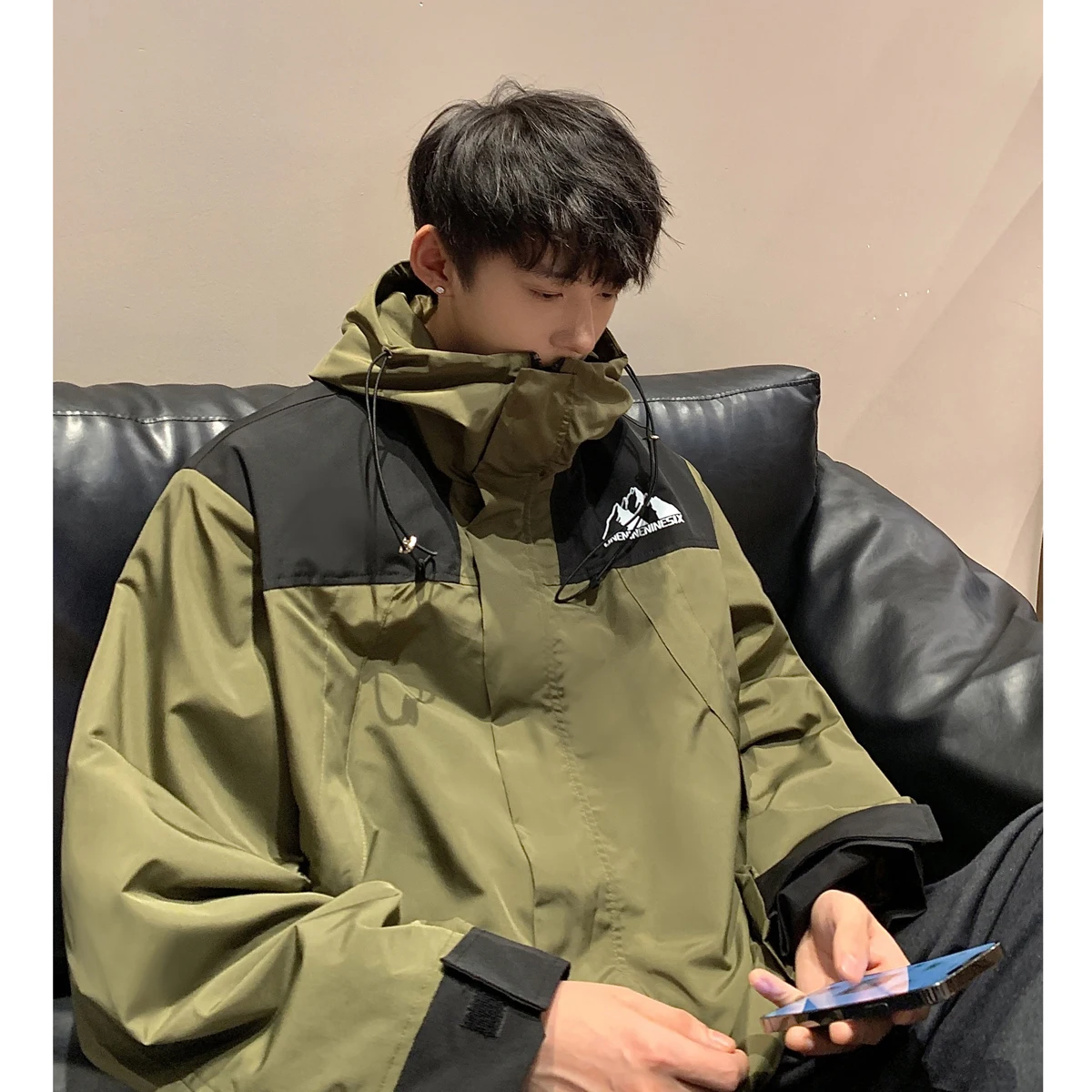 Trendy Windproof Waterproof Spring Autumn Hooded Jaet Loose Fit American High Street Casual Outerwear for Men
Trendy Windproof Waterproof Spring Autumn Hooded Jaet Loose Fit American High Street Casual Outerwear for Men