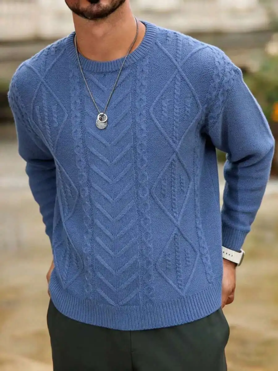 Мужской синий свитер с круглым вырезом и узором кабельным плетением для осени и зимы
Мужской синий свитер с круглым вырезом и узором кабельным плетением для осени и зимы