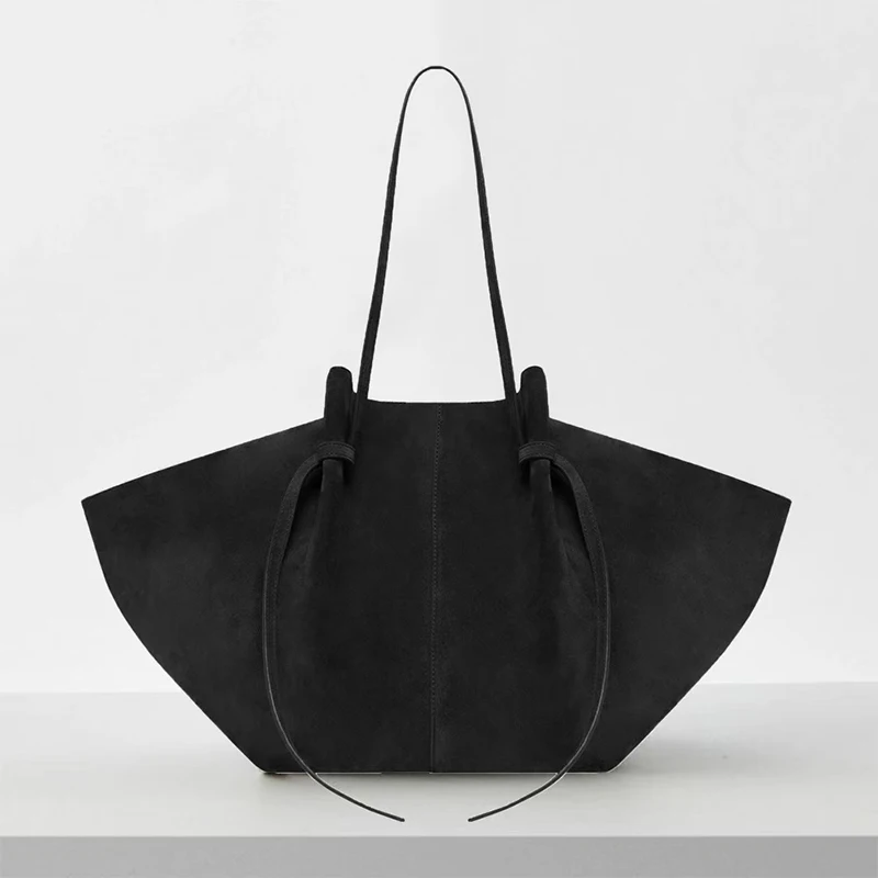Light Luxury Brand Design Shoulder Bag New Style Suede Brushed Tote Bag Europe America Retro Solid Color Large-capacity Tote Bag
Light Luxury Brand Design Shoulder Bag New Style Suede Brushed Tote Bag Europe America Retro Solid Color Large-capacity Tote Bag