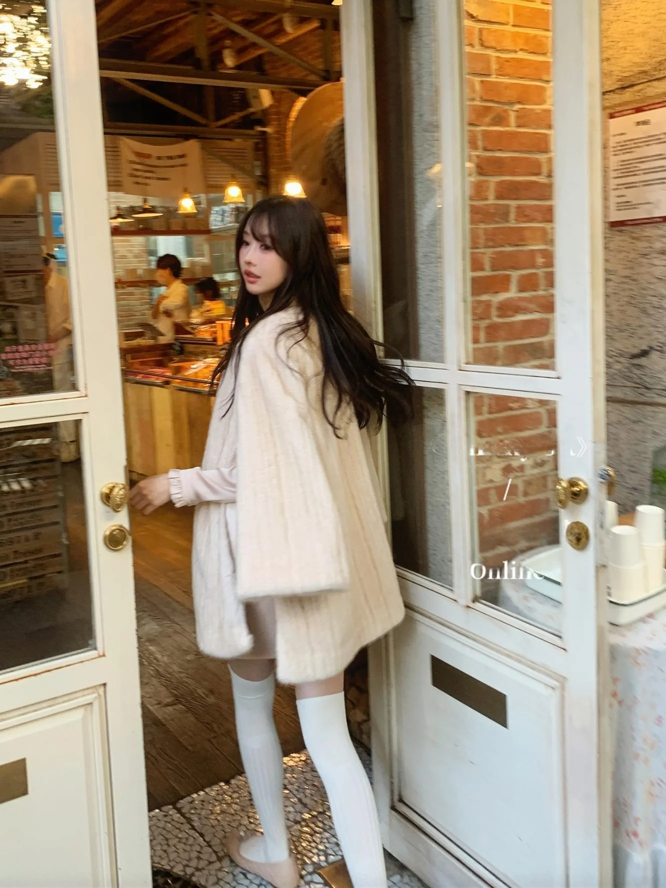 Экологичная шуба с мехом Mummy цвета шампанского, верхняя одежда средней длины, милый откидной воротник с пуговицами, дизайн све
Экологичная шуба с мехом Mummy цвета шампанского, верхняя одежда средней длины, милый откидной воротник с пуговицами, дизайн све