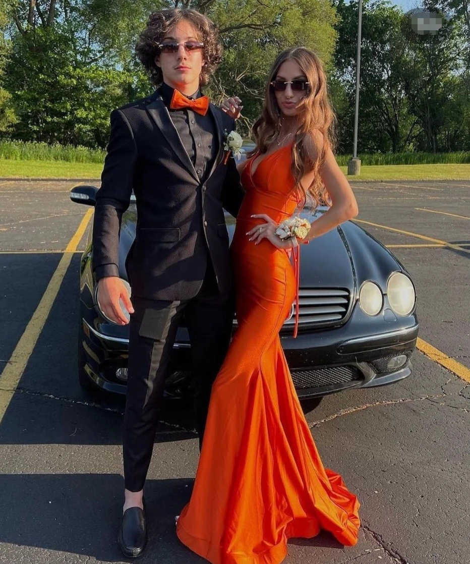 Mermaid V Neck Prom Dresses Spaghetti Strap Formal Evening Dress Criss-Cross Open Back Wedding Guest Party Wear Dress with Train
Mermaid V Neck Prom Dresses Spaghetti Strap Formal Evening Dress Criss-Cross Open Back Wedding Guest Party Wear Dress with Train