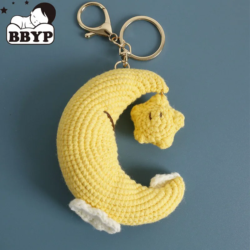 Вязаный крючком мультяшный брелок ручной работы, большой луна и звезда, вязаный мультяшный брелок для ключей, подвеска, школьный брелок для ключей
Вязаный крючком мультяшный брелок ручной работы, большой луна и звезда, вязаный мультяшный брелок для ключей, подвеска, школьный брелок для ключей