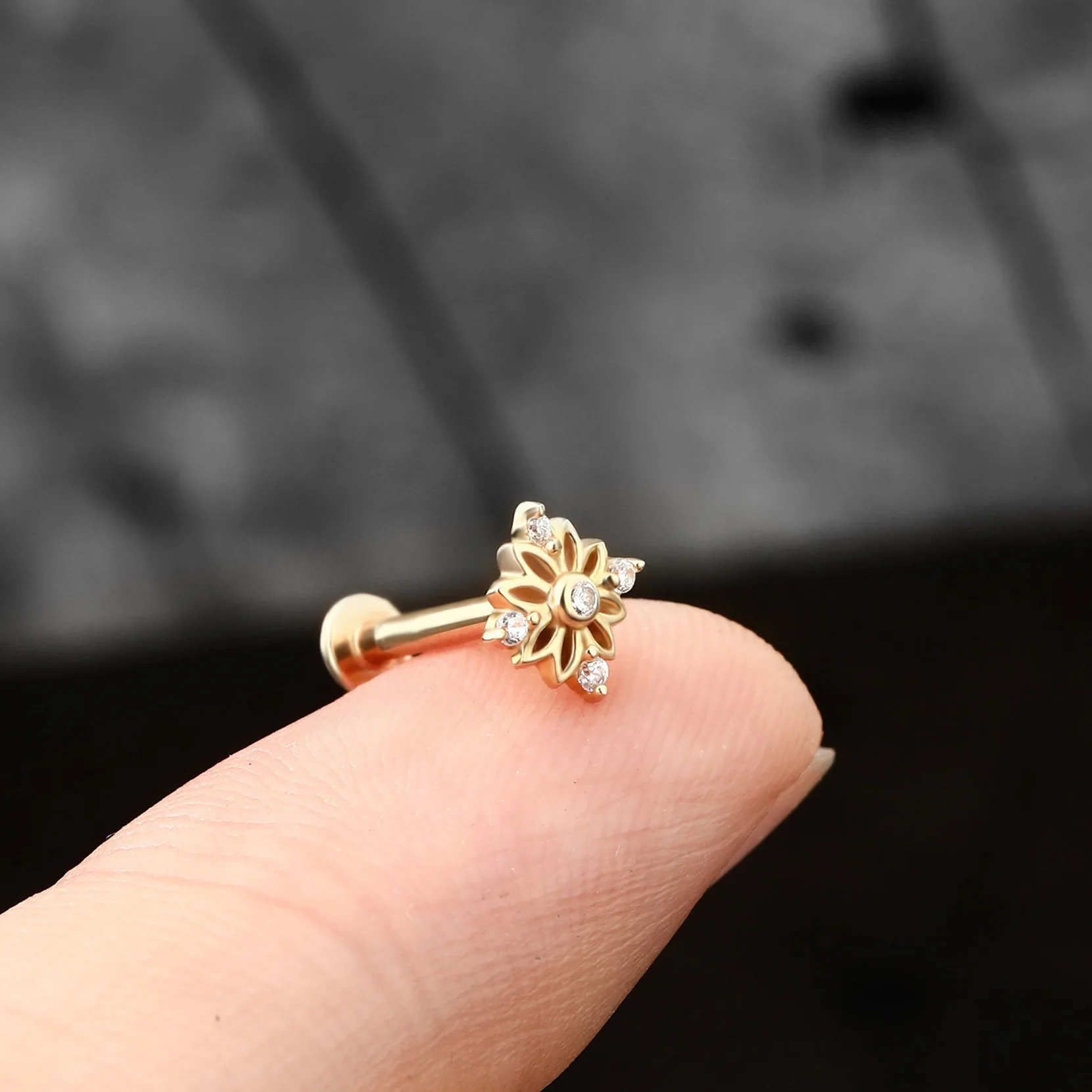 Women's Stud Earrings 1.0mm Solid Silver with Diamond Square Flower 18G Suitable for Parties and Weddings
Women's Stud Earrings 1.0mm Solid Silver with Diamond Square Flower 18G Suitable for Parties and Weddings