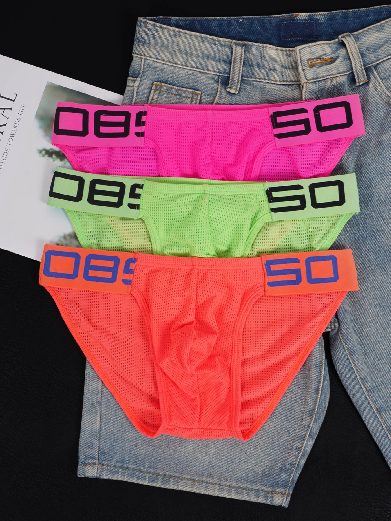 3PC Men's Nylon Blend Mesh Breathable Briefs Horn Splice Letter Embossed Wide Elastic Waistband Fluorescent Color Sexy Underwear
3PC Men's Nylon Blend Mesh Breathable Briefs Horn Splice Letter Embossed Wide Elastic Waistband Fluorescent Color Sexy Underwear