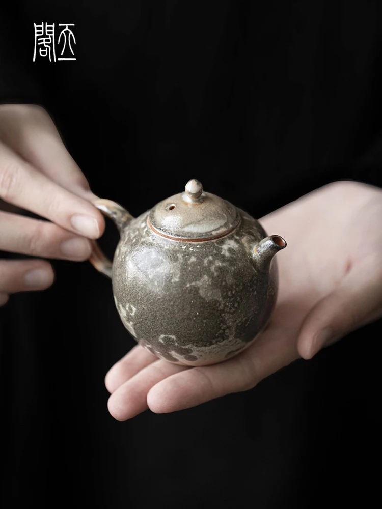 Traditional Chinese Sle Cerc Tea Pot Handheld Ball Hole Filter Tea Brewing Pot Vintage Home Use Tea ing Kettle
Traditional Chinese Sle Cerc Tea Pot Handheld Ball Hole Filter Tea Brewing Pot Vintage Home Use Tea ing Kettle