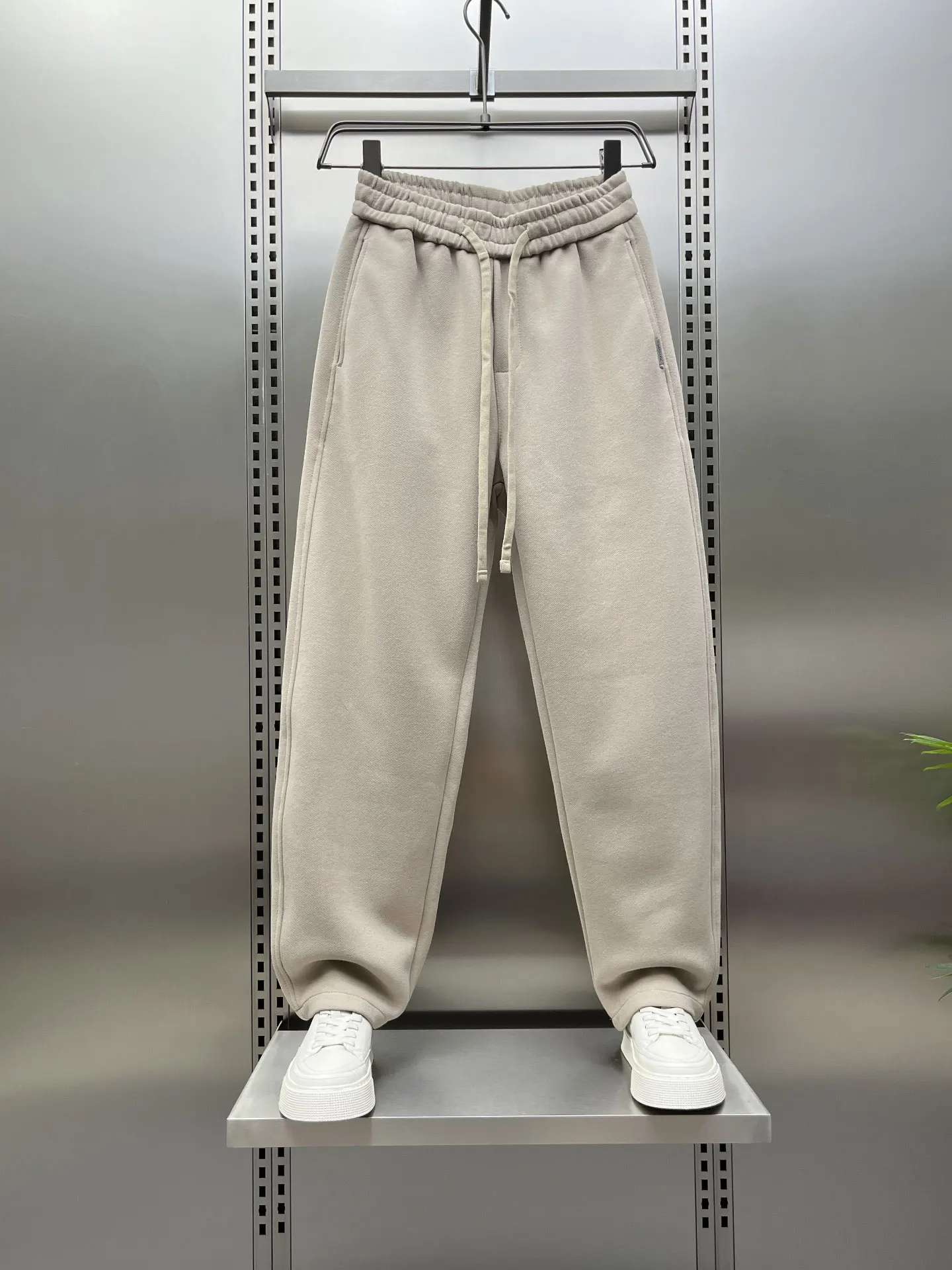 Men's Casual Straight Leg Harlan Pants Autumn 2025 Trendy Sportswear Sweatpants Youth Loose Pure Color Long Trousers
Men's Casual Straight Leg Harlan Pants Autumn 2025 Trendy Sportswear Sweatpants Youth Loose Pure Color Long Trousers