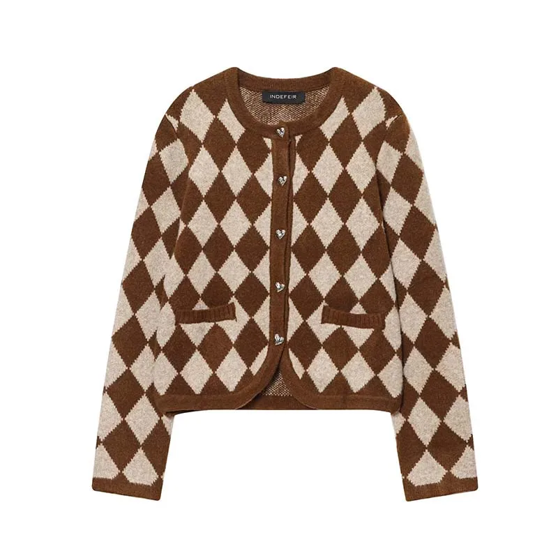 Винтажный повседневный шикарный женский свитер Argyle с круглым вырезом и длинными рукавами, карманами, вязаные кардиганы, модный свитер осень-зима 2025 г.
Винтажный повседневный шикарный женский свитер Argyle с круглым вырезом и длинными рукавами, карманами, вязаные кардиганы, модный свитер осень-зима 2025 г.